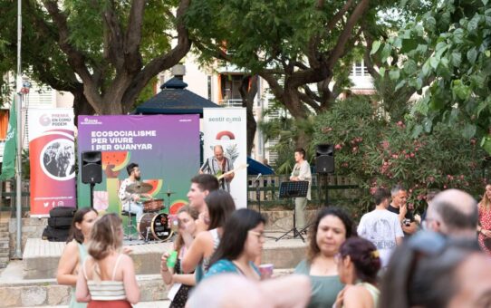 Joves Ecosocialistes reclama millors transports públics amb música i festa a Premià de Mar
